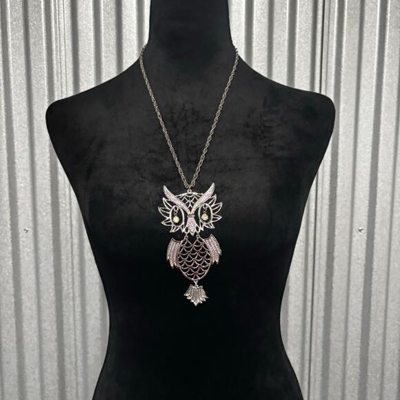 Articulated Owl Necklace Silver Tone Pendant Rhinestones Statement Jewelry - Picture 4 of 9